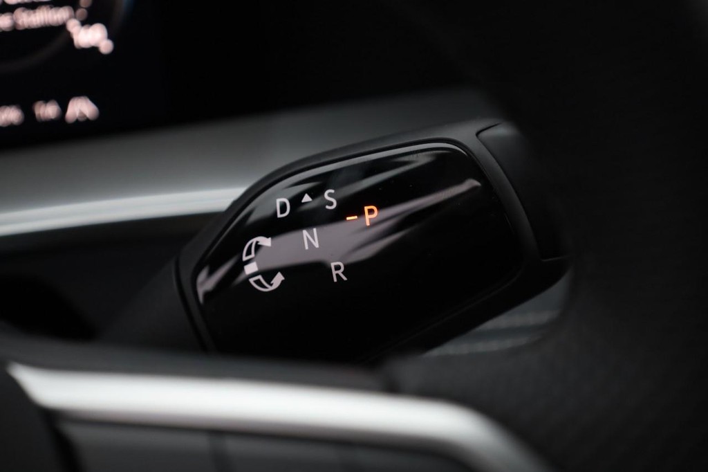 Volkswagen Tiguan Vehicle Full-screen Gallery Image 17