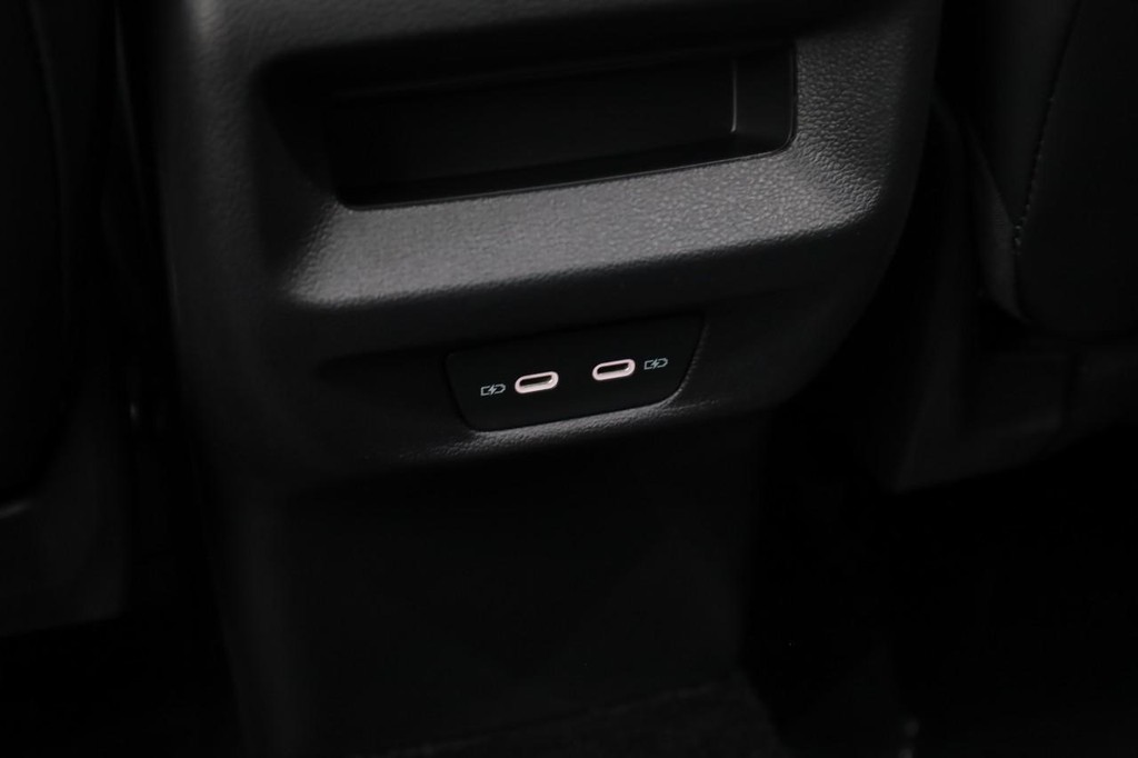 Volkswagen Tiguan Vehicle Full-screen Gallery Image 22