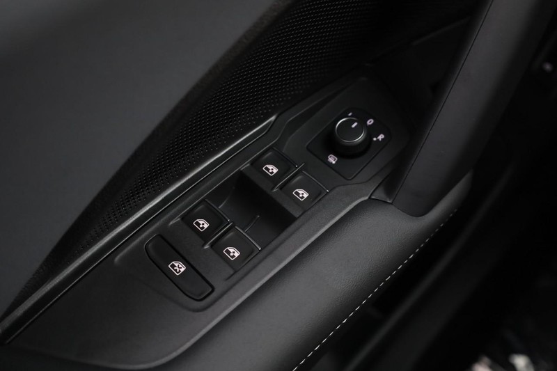 Volkswagen Tiguan Vehicle Image 19