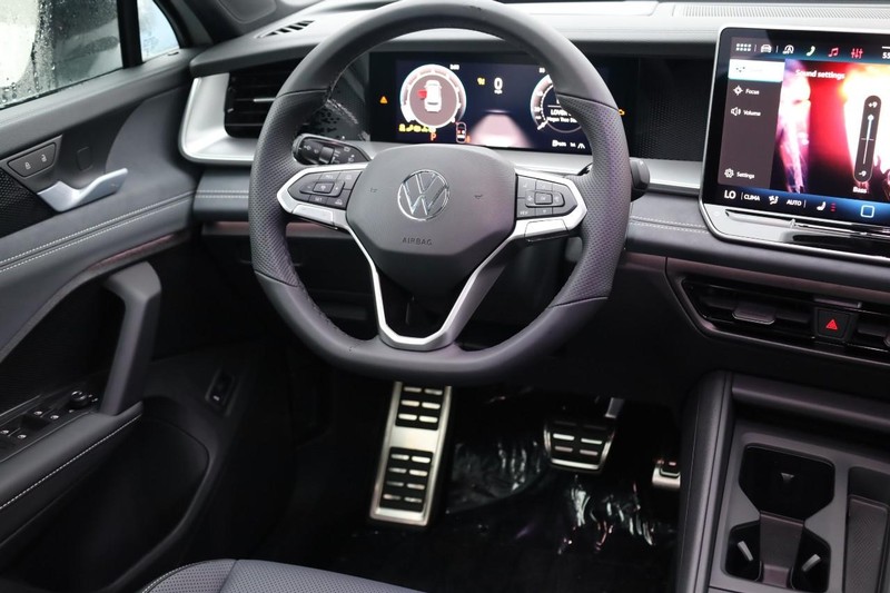 Volkswagen Tiguan Vehicle Image 24