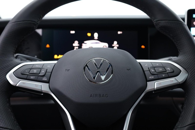 Volkswagen Tiguan Vehicle Image 11