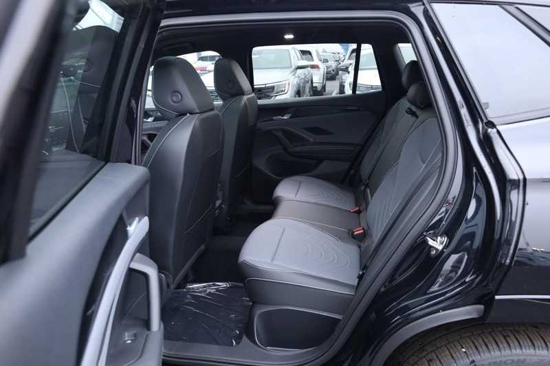 Volkswagen Tiguan Vehicle Image 21