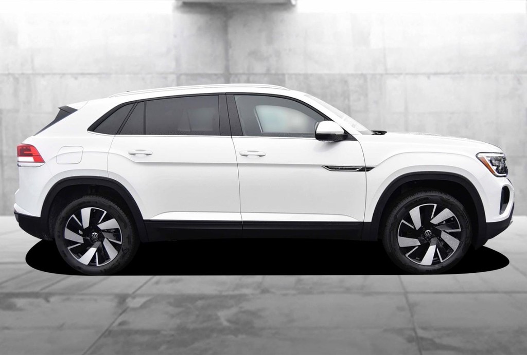 Volkswagen Atlas Cross Sport Vehicle Full-screen Gallery Image 5