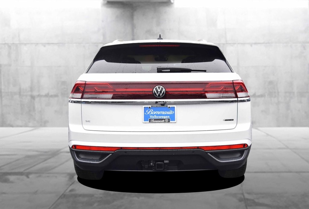Volkswagen Atlas Cross Sport Vehicle Full-screen Gallery Image 6
