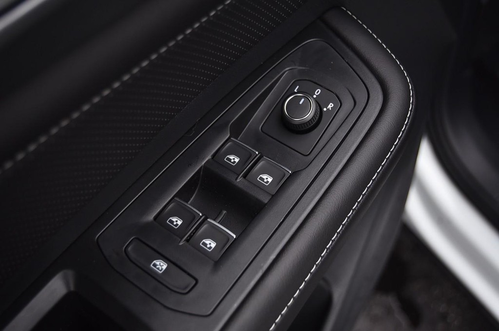 Volkswagen Atlas Cross Sport Vehicle Full-screen Gallery Image 8