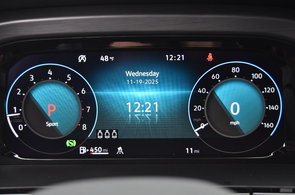 Volkswagen Atlas Cross Sport Vehicle Full-screen Gallery Image 12