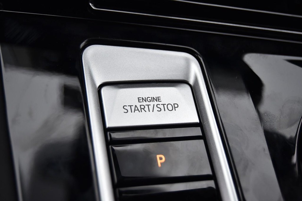 Volkswagen Atlas Cross Sport Vehicle Full-screen Gallery Image 17