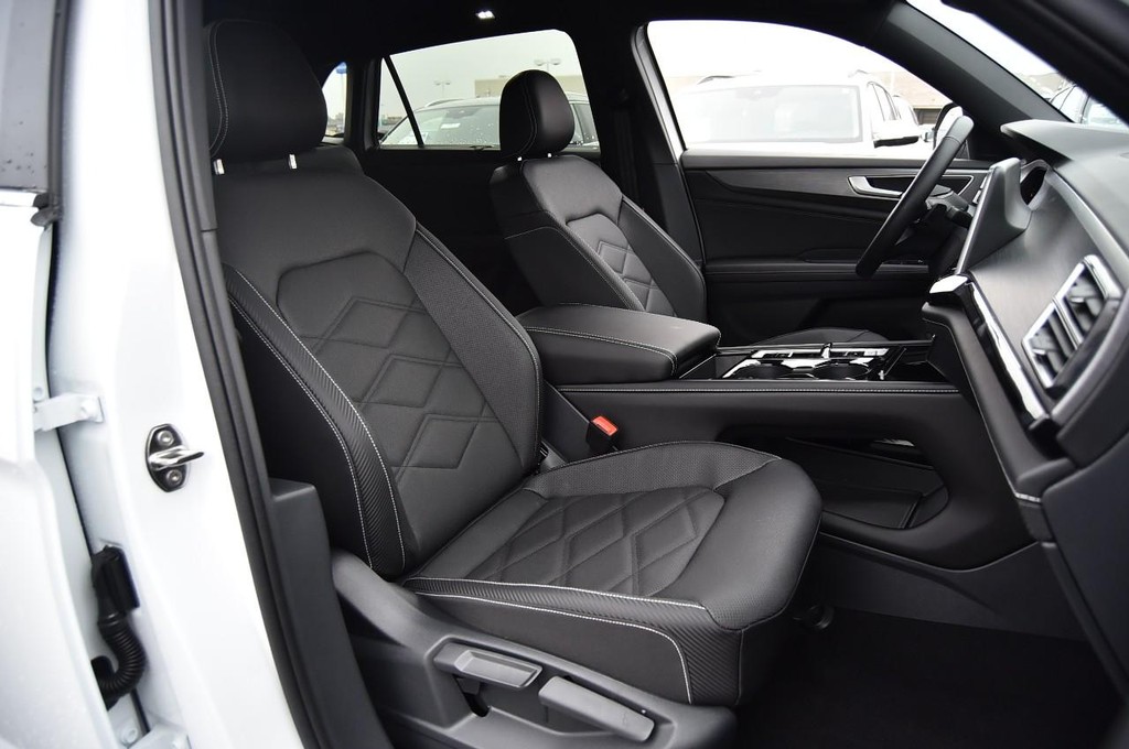 Volkswagen Atlas Cross Sport Vehicle Full-screen Gallery Image 20