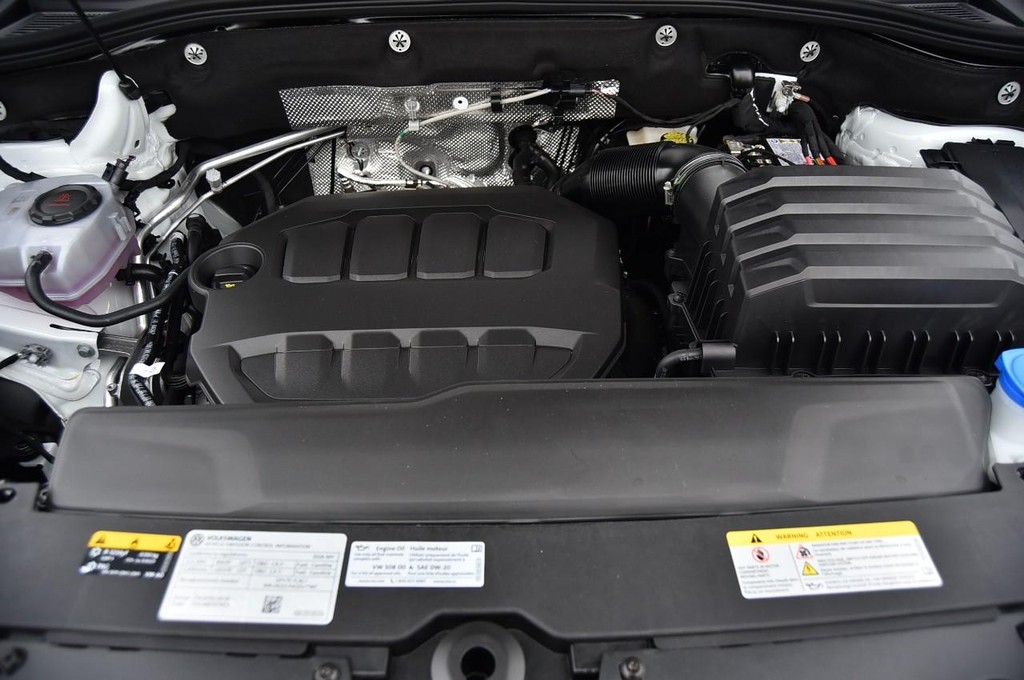 Volkswagen Atlas Cross Sport Vehicle Full-screen Gallery Image 27