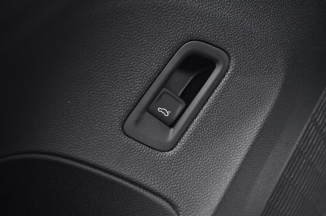 Volkswagen Atlas Cross Sport Vehicle Image 09