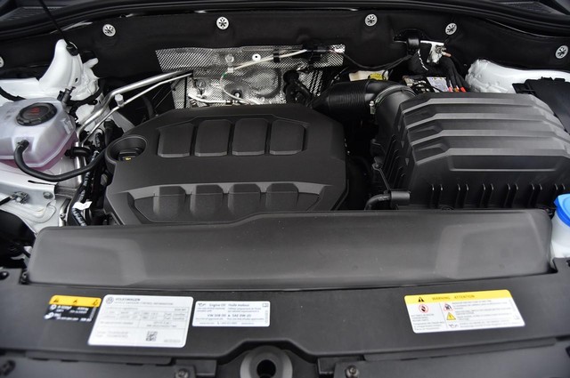 Volkswagen Atlas Cross Sport Vehicle Image 27