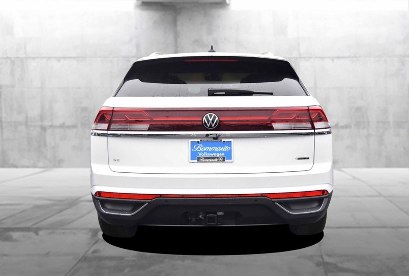 Volkswagen Atlas Cross Sport Vehicle Full-screen Gallery Image 6
