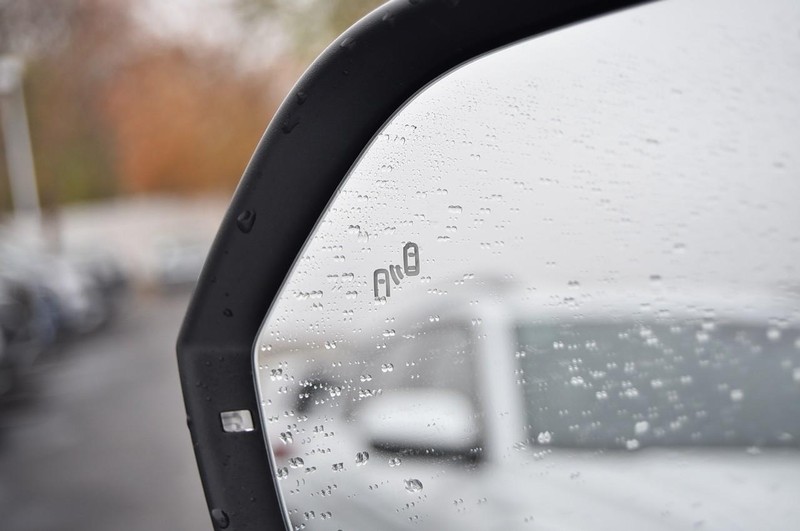 Volkswagen Atlas Cross Sport Vehicle Full-screen Gallery Image 10