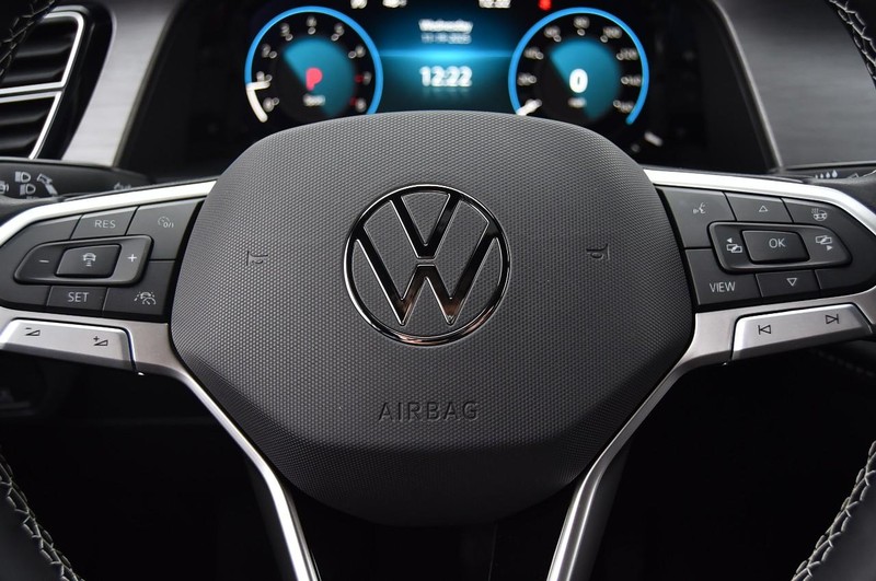 Volkswagen Atlas Cross Sport Vehicle Full-screen Gallery Image 18