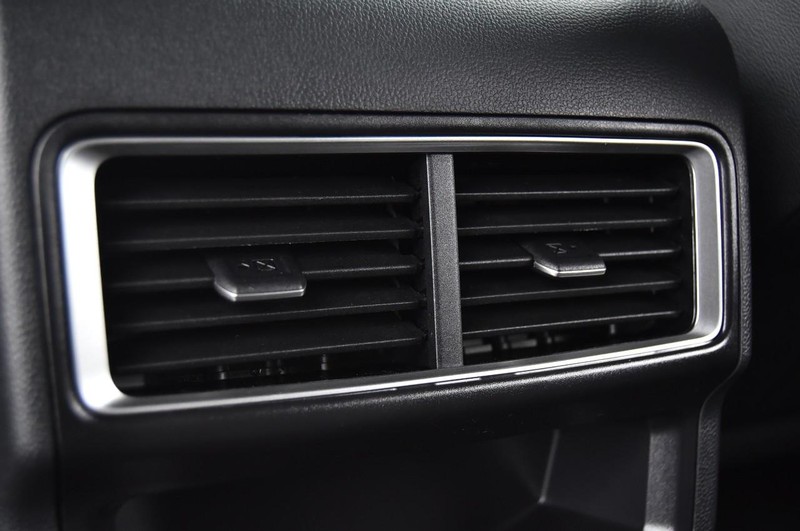 Volkswagen Atlas Cross Sport Vehicle Full-screen Gallery Image 23