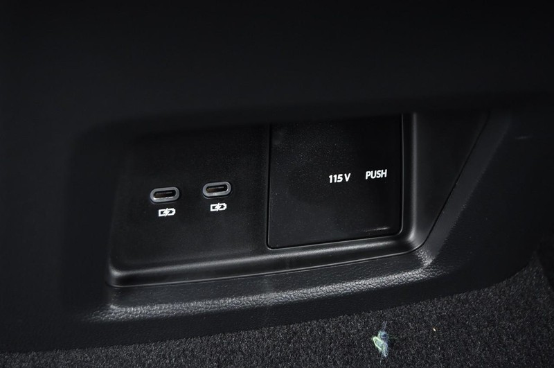 Volkswagen Atlas Cross Sport Vehicle Full-screen Gallery Image 24