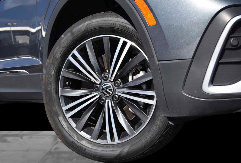 Volkswagen Tiguan Vehicle Image 03