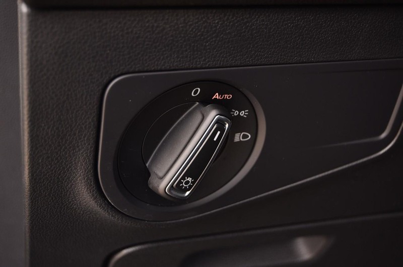 Volkswagen Tiguan Vehicle Image 11