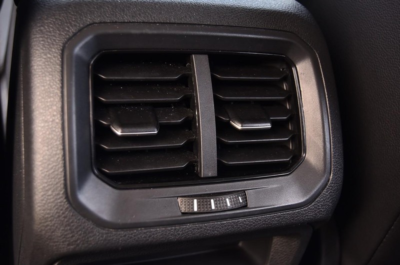 Volkswagen Tiguan Vehicle Image 22