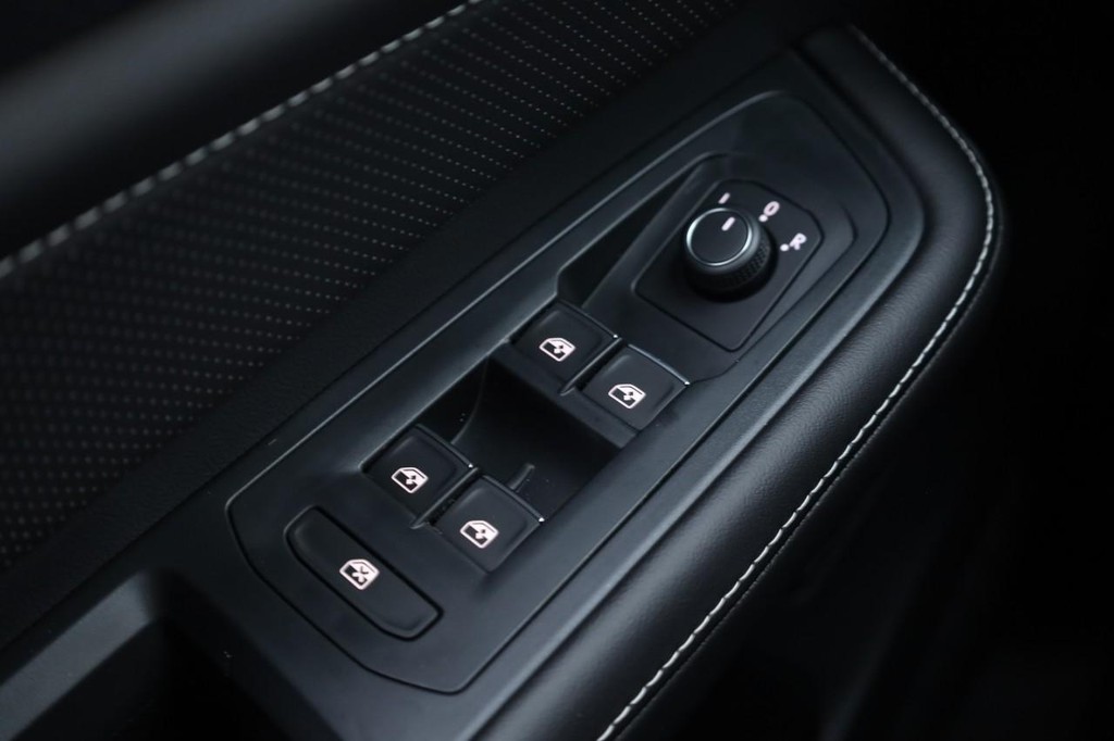 Volkswagen Atlas Cross Sport Vehicle Full-screen Gallery Image 20