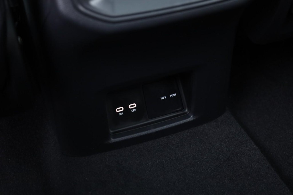 Volkswagen Atlas Cross Sport Vehicle Full-screen Gallery Image 24