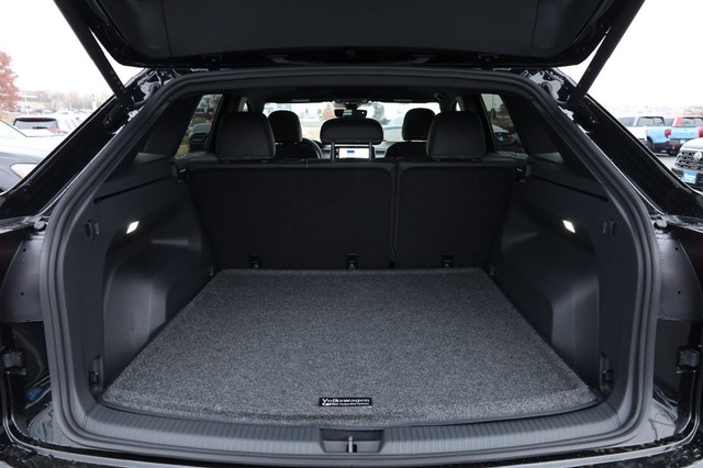 Volkswagen Atlas Cross Sport Vehicle Image 07