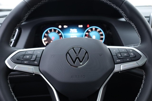 Volkswagen Atlas Cross Sport Vehicle Image 12