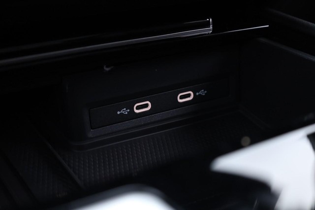 Volkswagen Atlas Cross Sport Vehicle Image 17