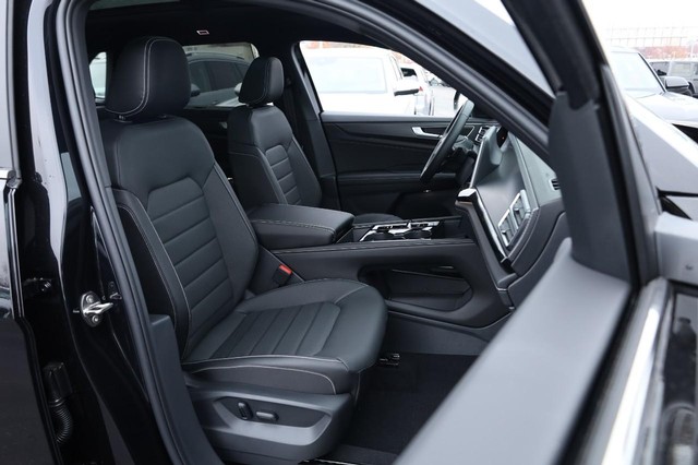 Volkswagen Atlas Cross Sport Vehicle Image 28