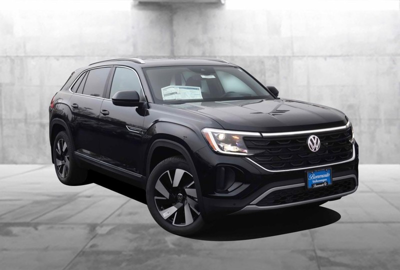 Volkswagen Atlas Cross Sport Vehicle Full-screen Gallery Image 2