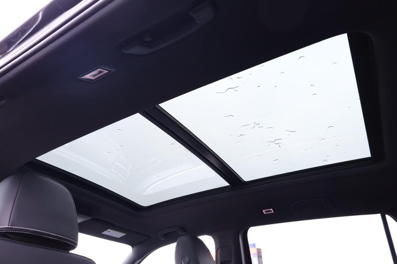 Volkswagen Atlas Cross Sport Vehicle Full-screen Gallery Image 11