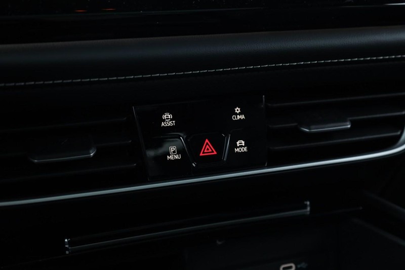 Volkswagen Atlas Cross Sport Vehicle Full-screen Gallery Image 16