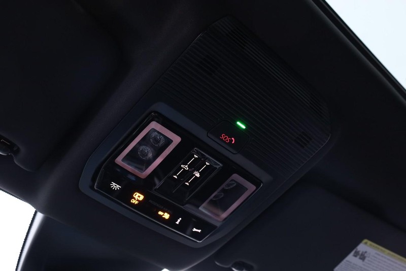 Volkswagen Atlas Cross Sport Vehicle Full-screen Gallery Image 19