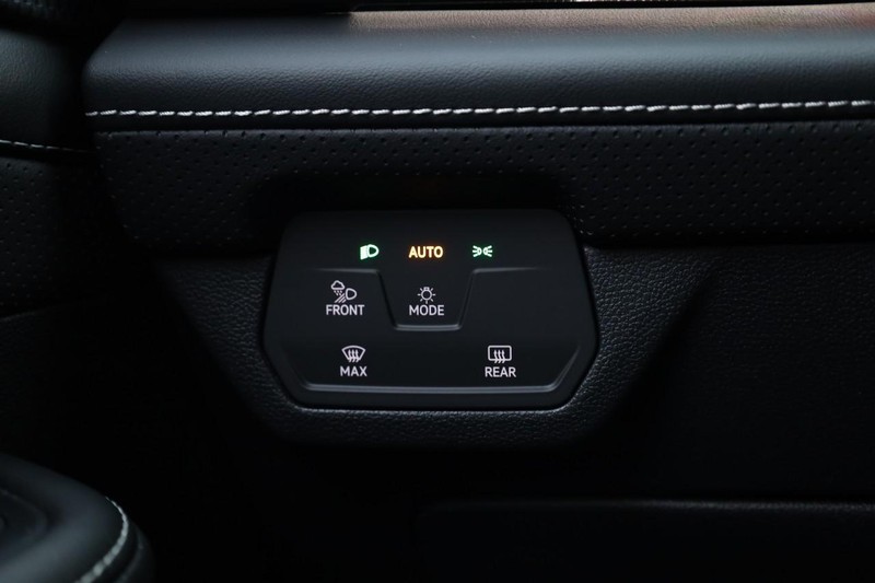 Volkswagen Atlas Cross Sport Vehicle Full-screen Gallery Image 21