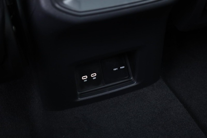 Volkswagen Atlas Cross Sport Vehicle Full-screen Gallery Image 24