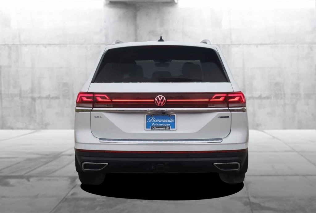 Volkswagen Atlas Vehicle Full-screen Gallery Image 6