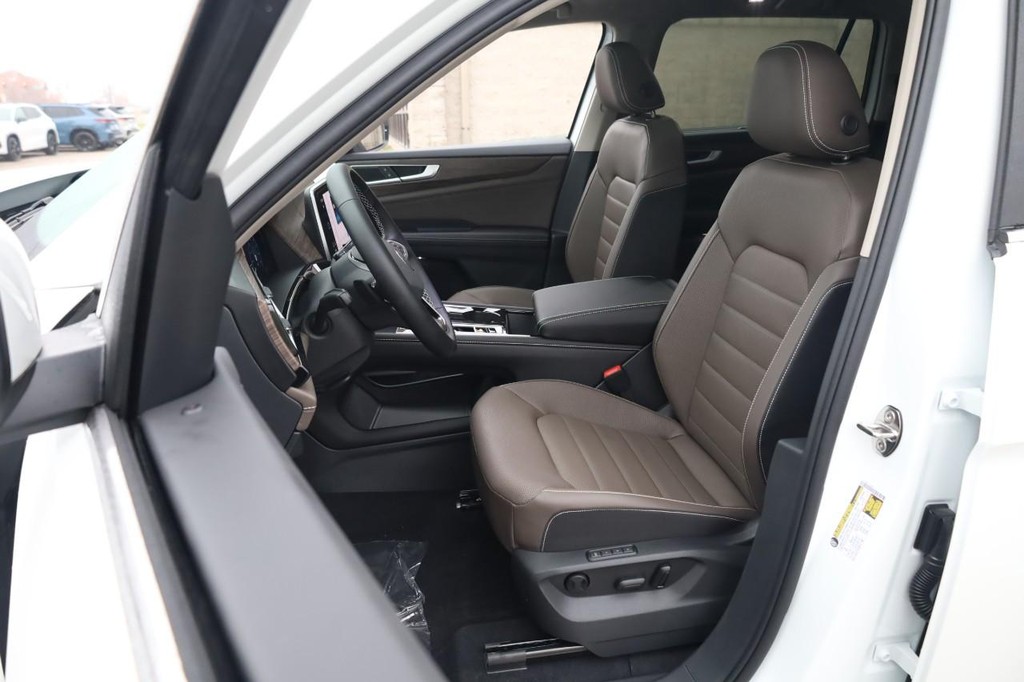 Volkswagen Atlas Vehicle Full-screen Gallery Image 10