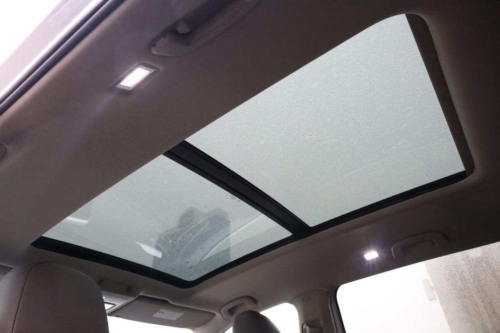 Volkswagen Atlas Vehicle Full-screen Gallery Image 12