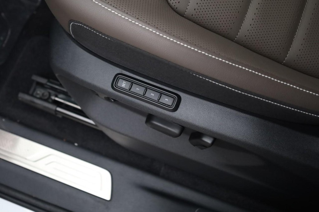 Volkswagen Atlas Vehicle Full-screen Gallery Image 13