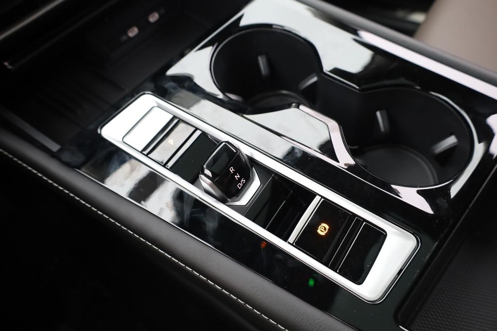 Volkswagen Atlas Vehicle Full-screen Gallery Image 21