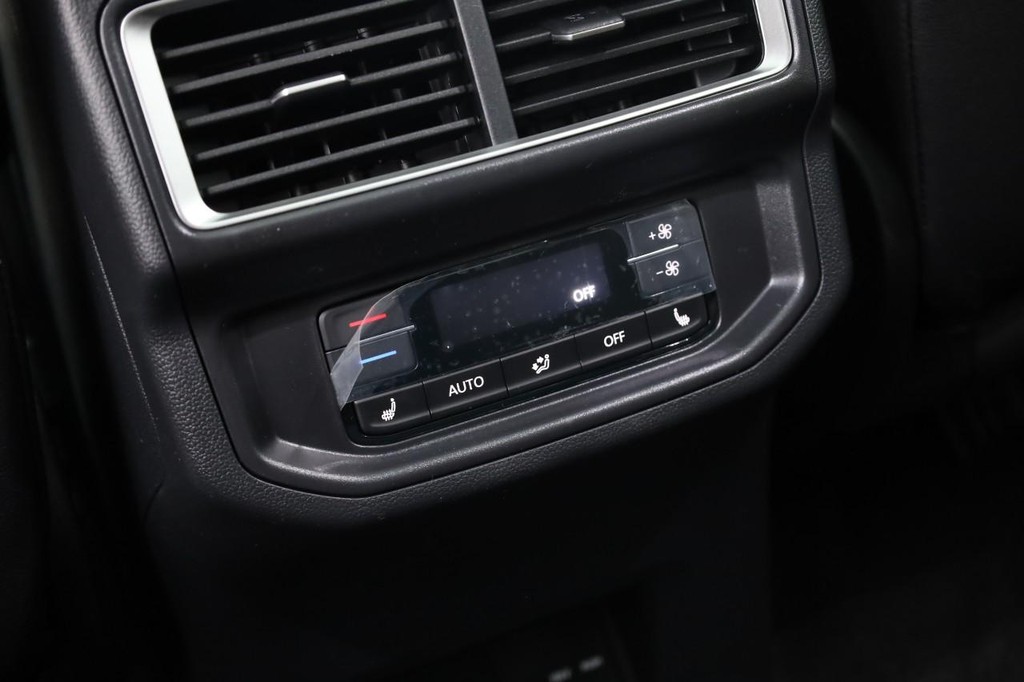 Volkswagen Atlas Vehicle Full-screen Gallery Image 26