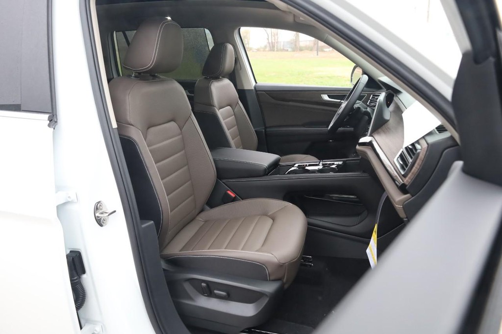 Volkswagen Atlas Vehicle Full-screen Gallery Image 32