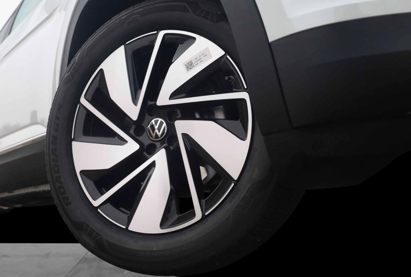 Volkswagen Atlas Vehicle Full-screen Gallery Image 3