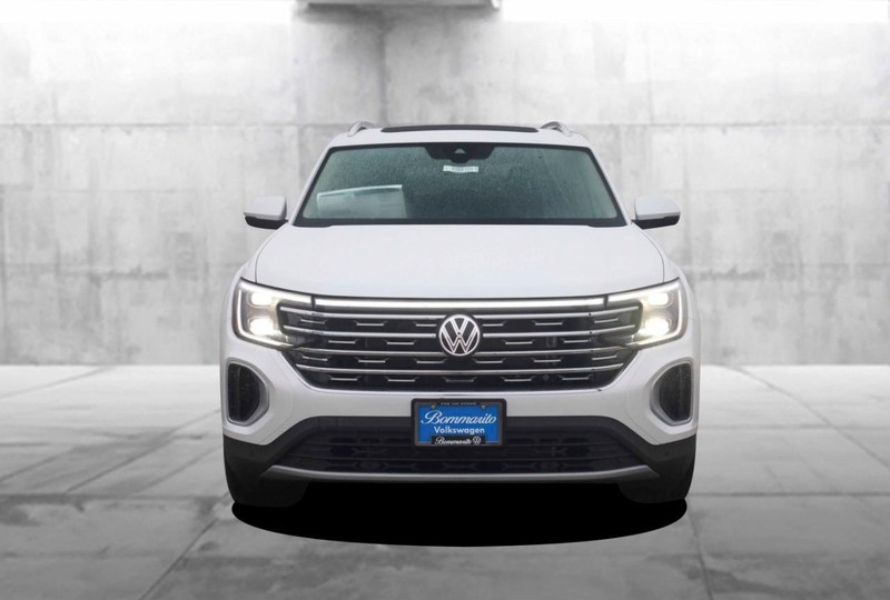 Volkswagen Atlas Vehicle Full-screen Gallery Image 4