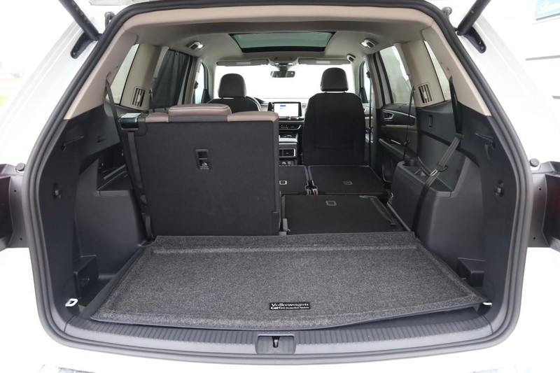 Volkswagen Atlas Vehicle Full-screen Gallery Image 8