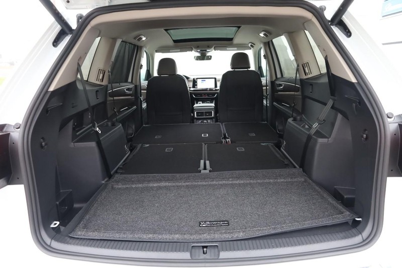 Volkswagen Atlas Vehicle Full-screen Gallery Image 9
