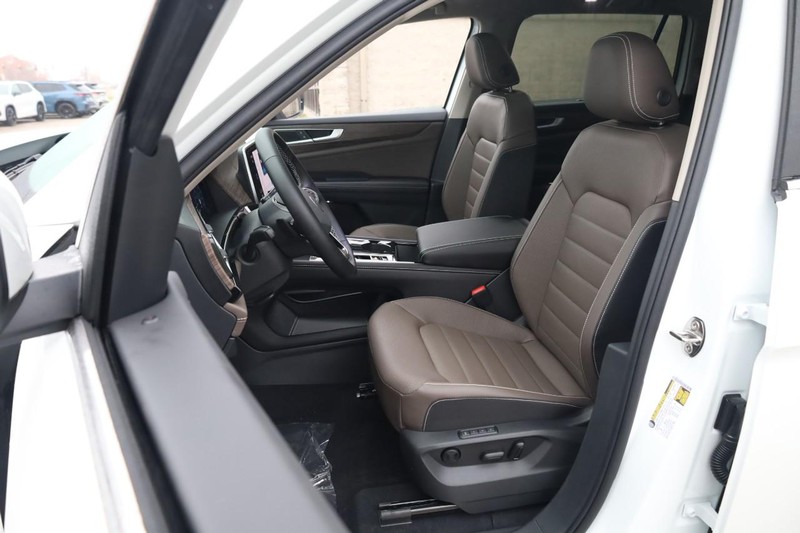 Volkswagen Atlas Vehicle Full-screen Gallery Image 10