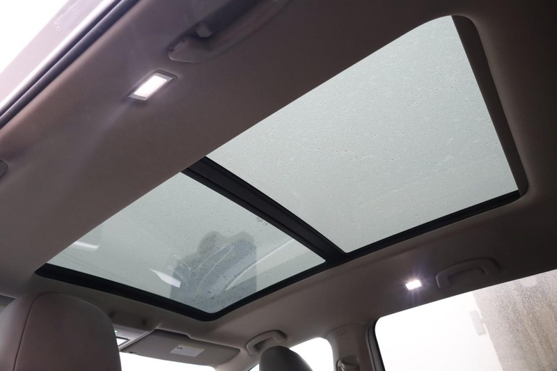 Volkswagen Atlas Vehicle Full-screen Gallery Image 12