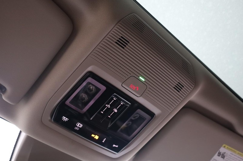 Volkswagen Atlas Vehicle Full-screen Gallery Image 22