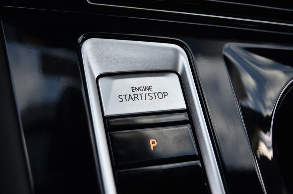 Volkswagen Atlas Cross Sport Vehicle Full-screen Gallery Image 17